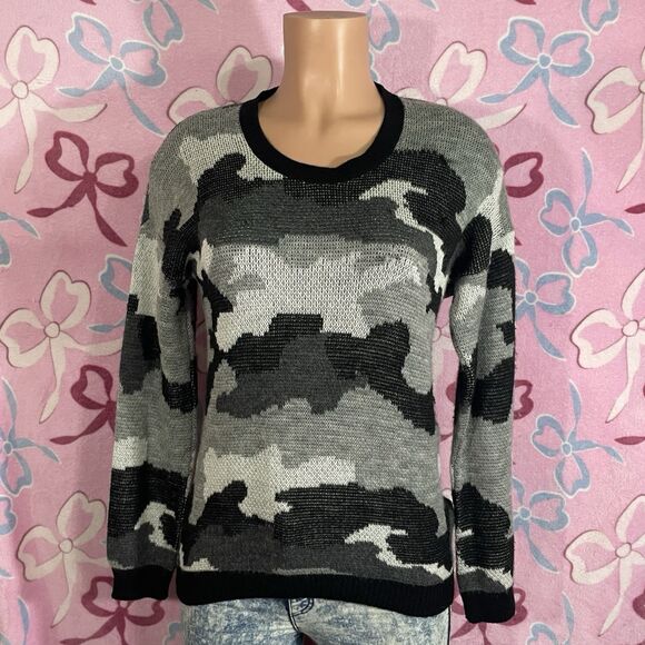 Kirra Camo Black & Multicolor Gray Grunge Streetwear Sweater Size Small - Picture 1 of 7